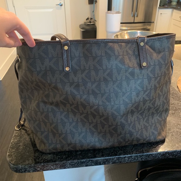 Large Michael Kors Tote - Picture 1 of 4